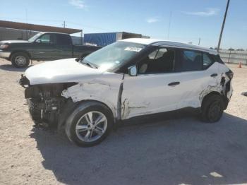  Salvage Nissan Kicks