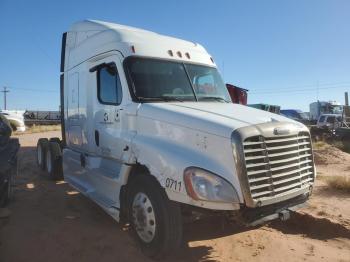  Salvage Freightliner Cascadia 1