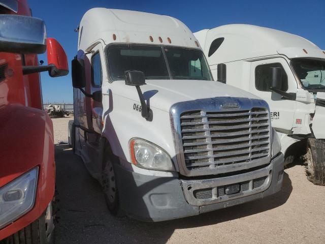  Salvage Freightliner Cascadia 1