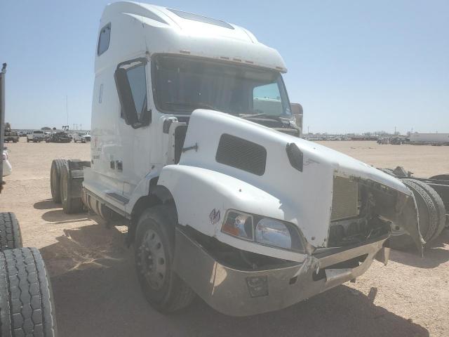  Salvage Volvo Vn