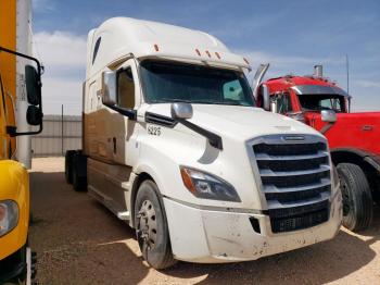  Salvage Freightliner Cascadia 1