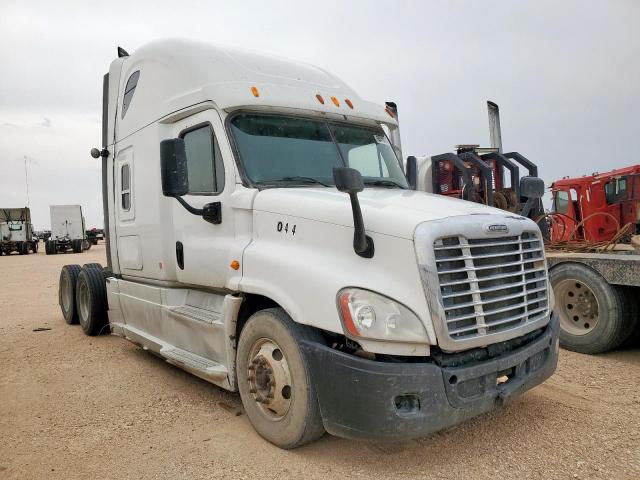  Salvage Freightliner Cascadia 1