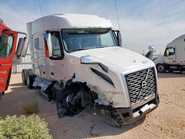  Salvage Volvo Vnl