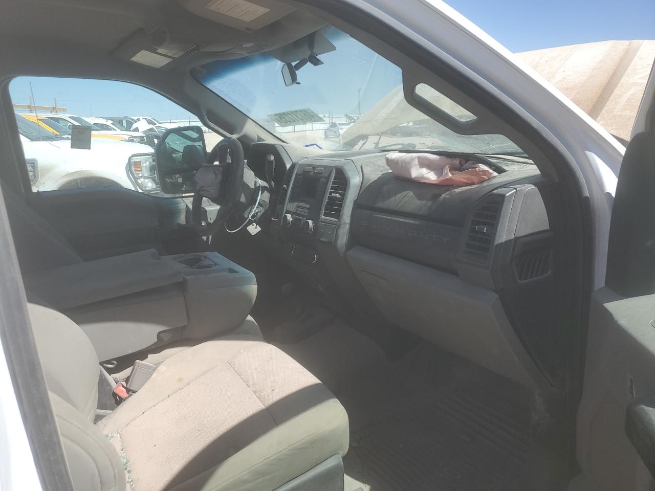 Ford F-550 Super Duty Image 8