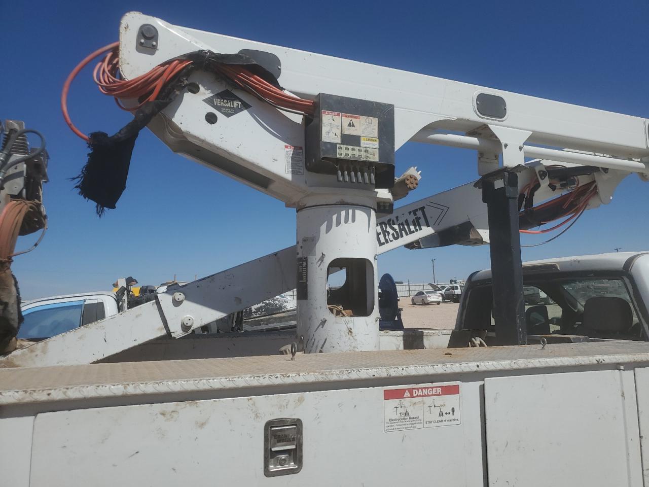 Ford F-550 Super Duty Image 9