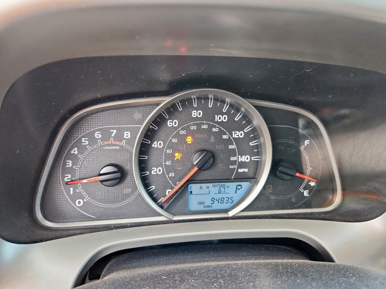 Toyota RAV4 Le Image 12