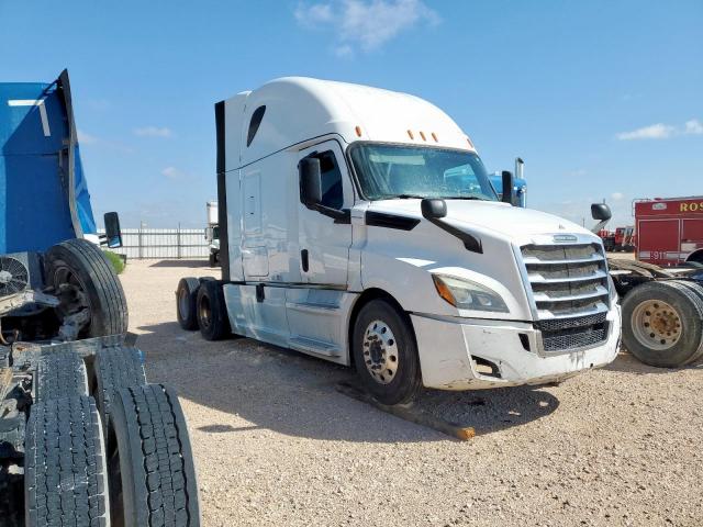  Salvage Freightliner Cascadia 1