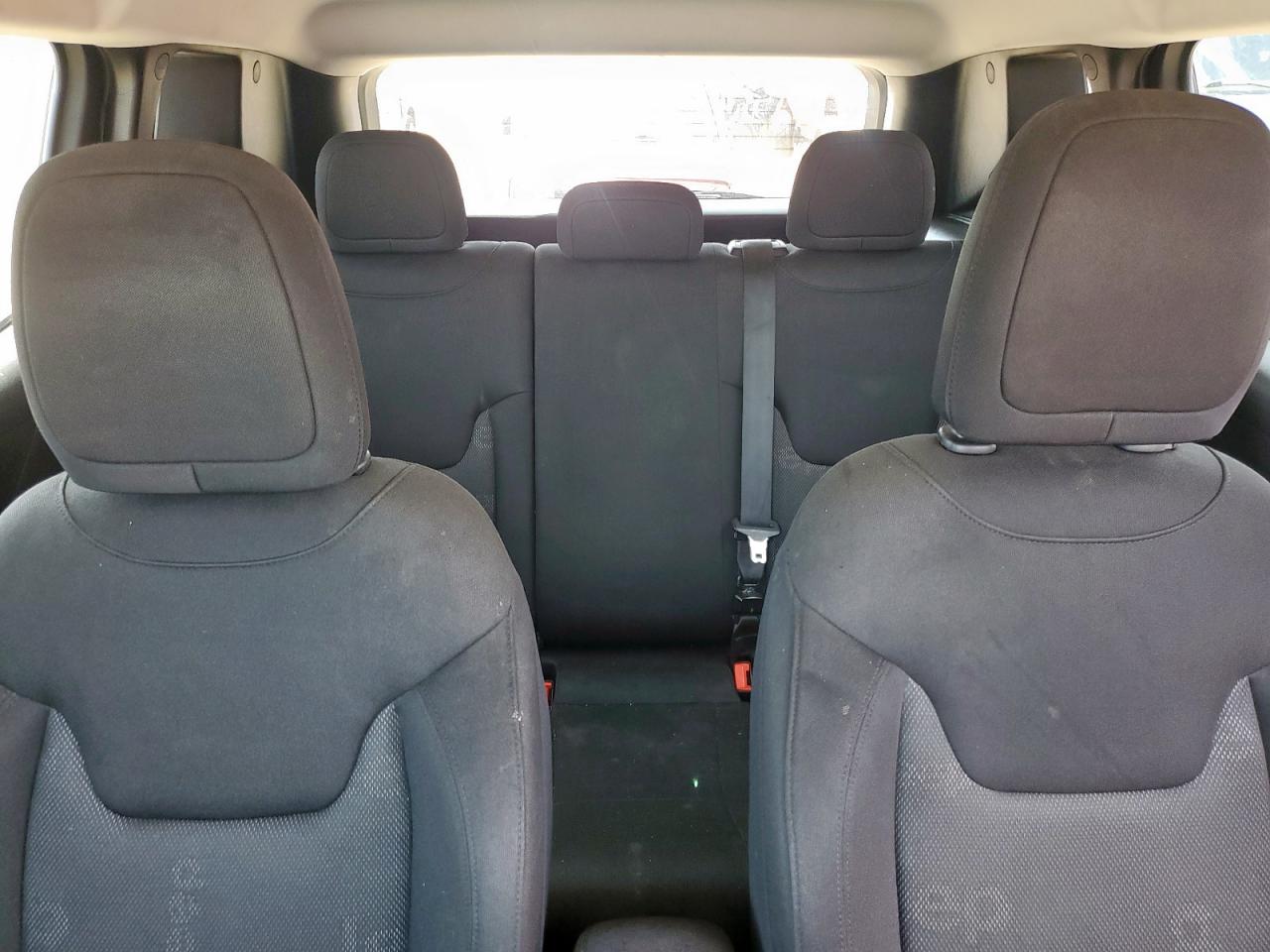 Jeep Renegade Latitude Image 12