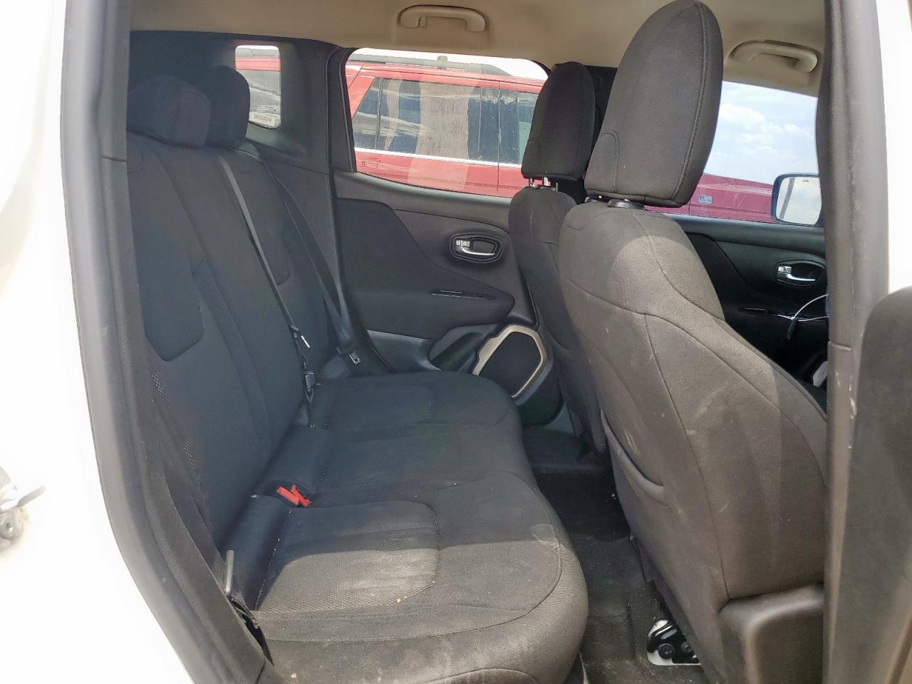 Jeep Renegade Latitude Image 6