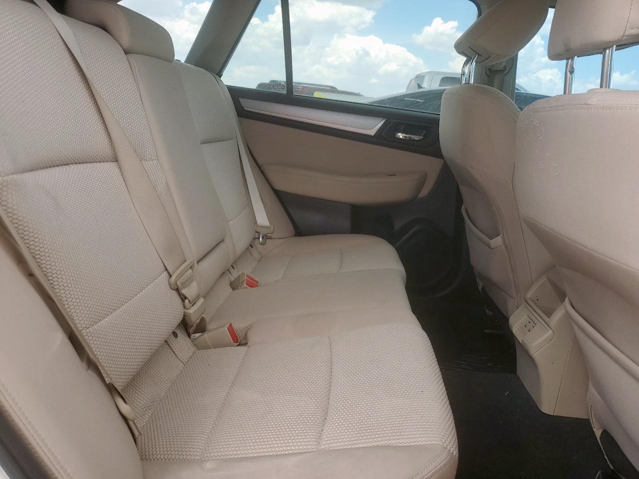 Subaru Outback 2.5i Premium Image 9