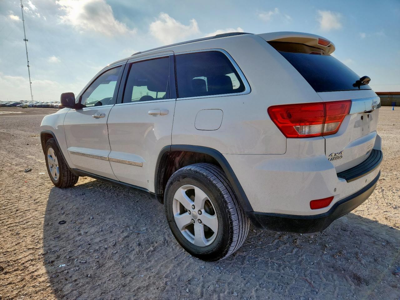 Jeep Grand Cherokee Laredo Image 11