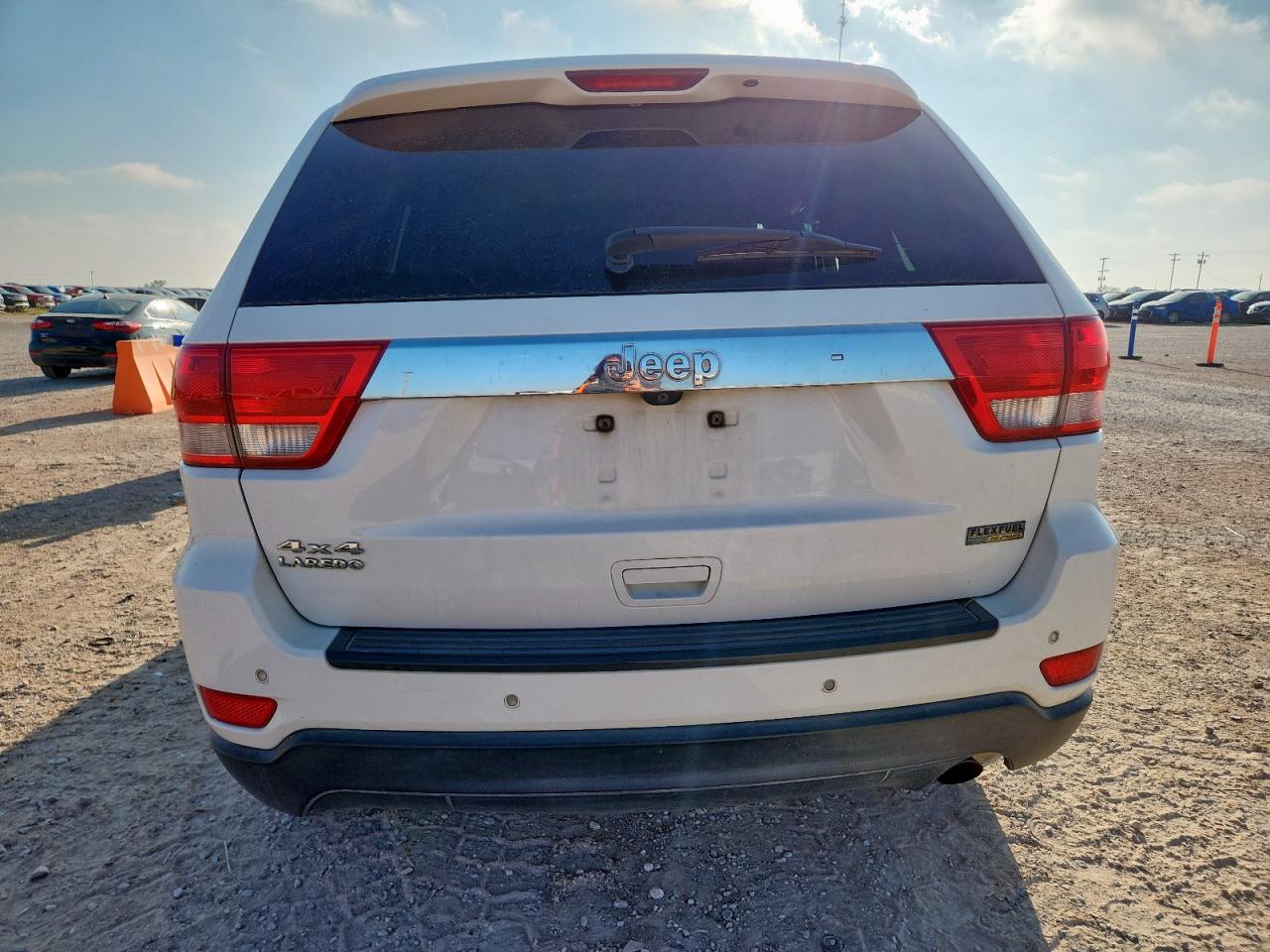 Jeep Grand Cherokee Laredo Image 3