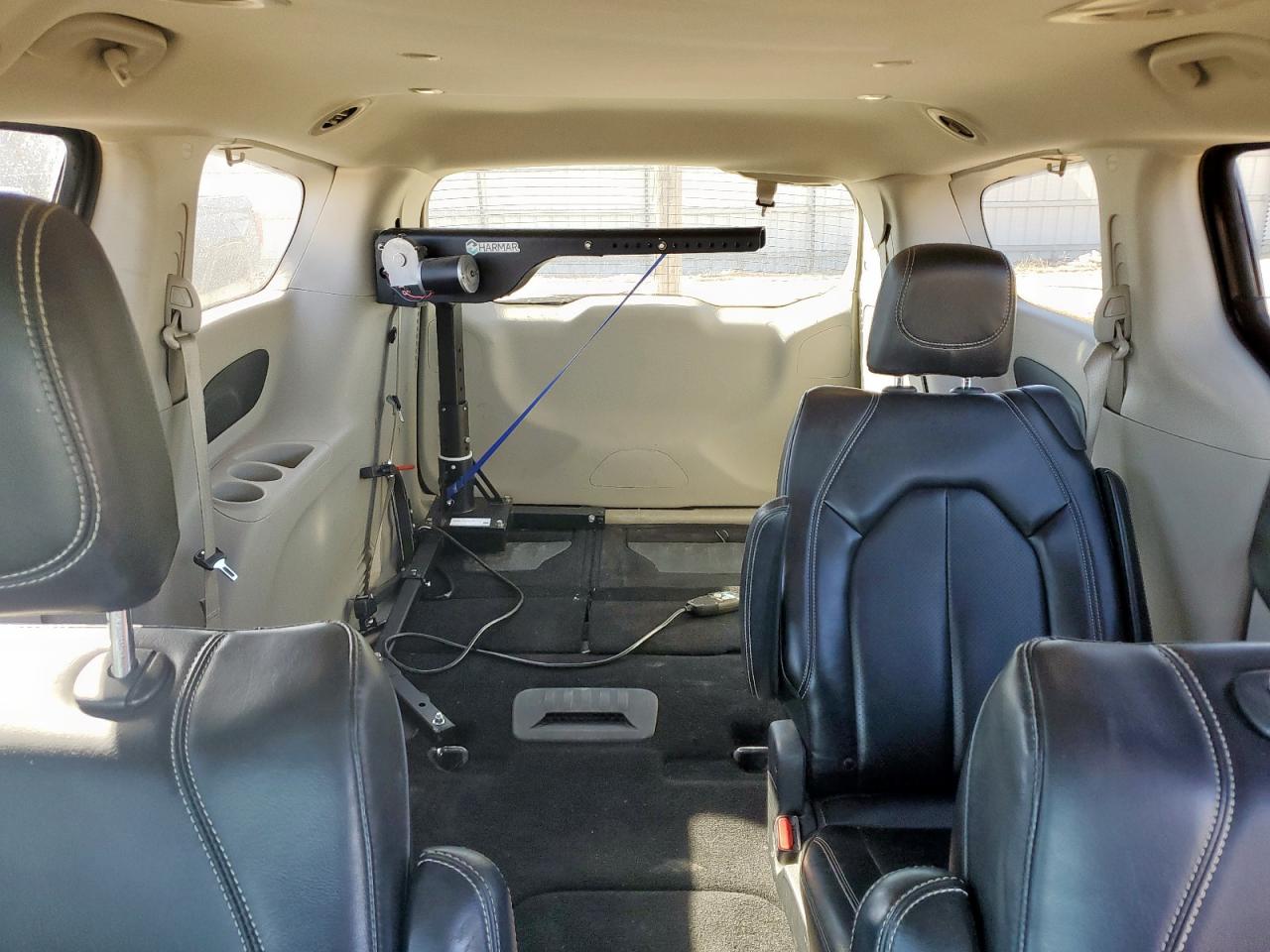 Chrysler Minivan Lxi Image 11