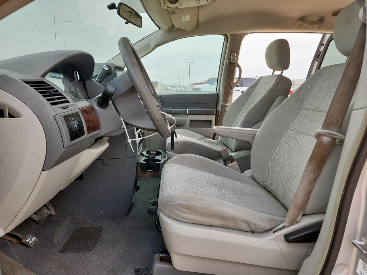 Chrysler Minivan Lx Image 8