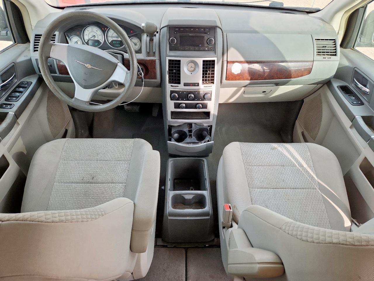 Chrysler Minivan Lx Image 7