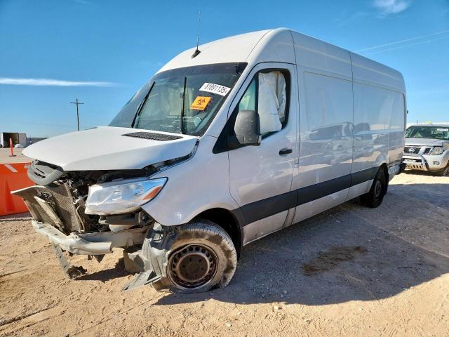  Salvage Mercedes-Benz Sprinter
