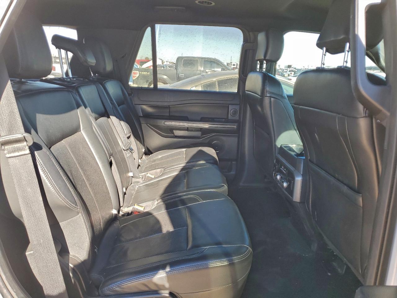 Ford Expedition Xlt Image 9