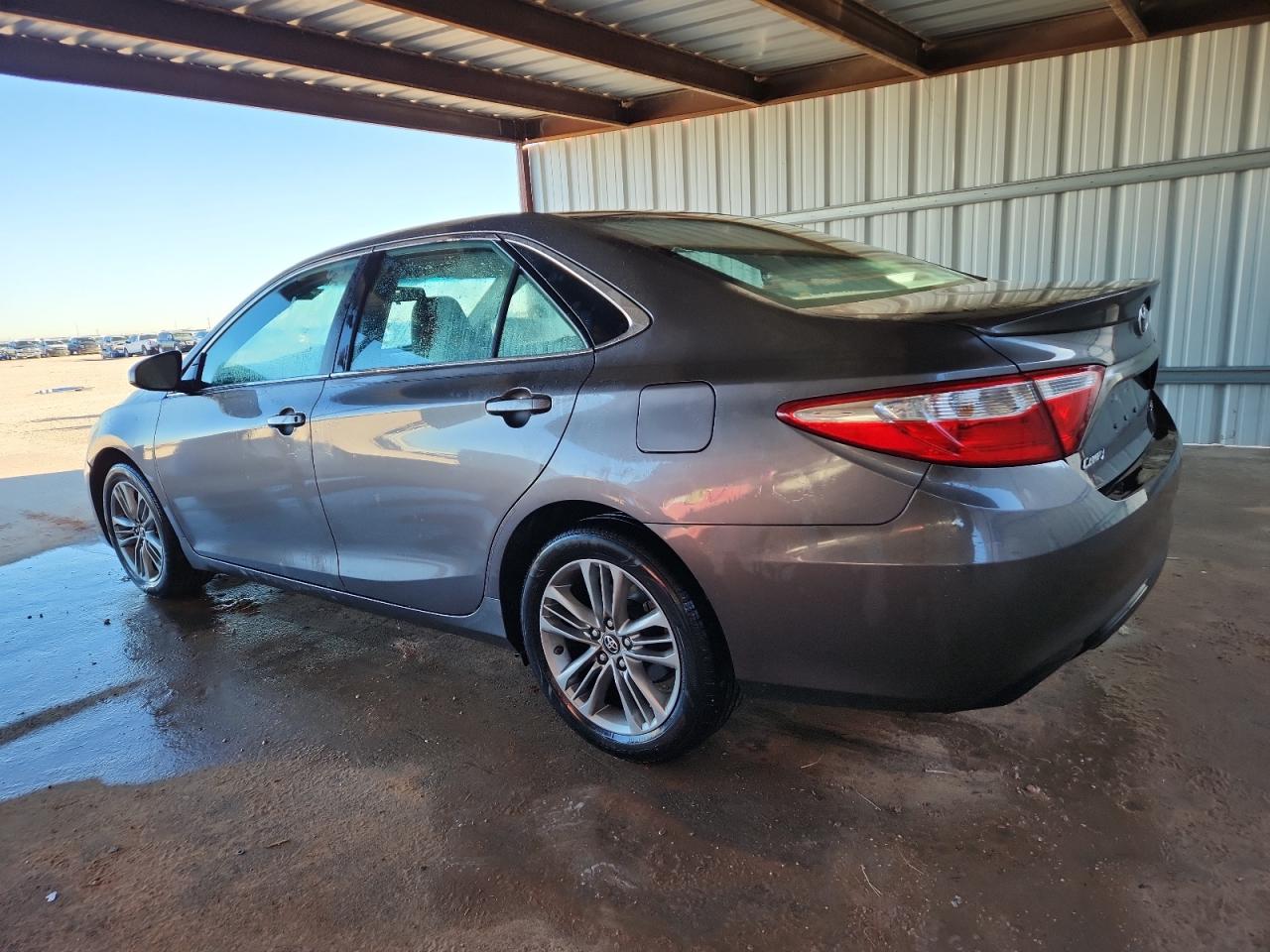 Toyota Camry Le Image 2