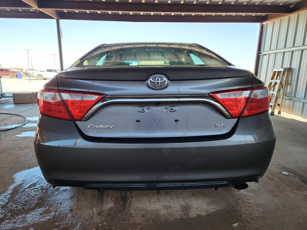 Toyota Camry Le Image 8