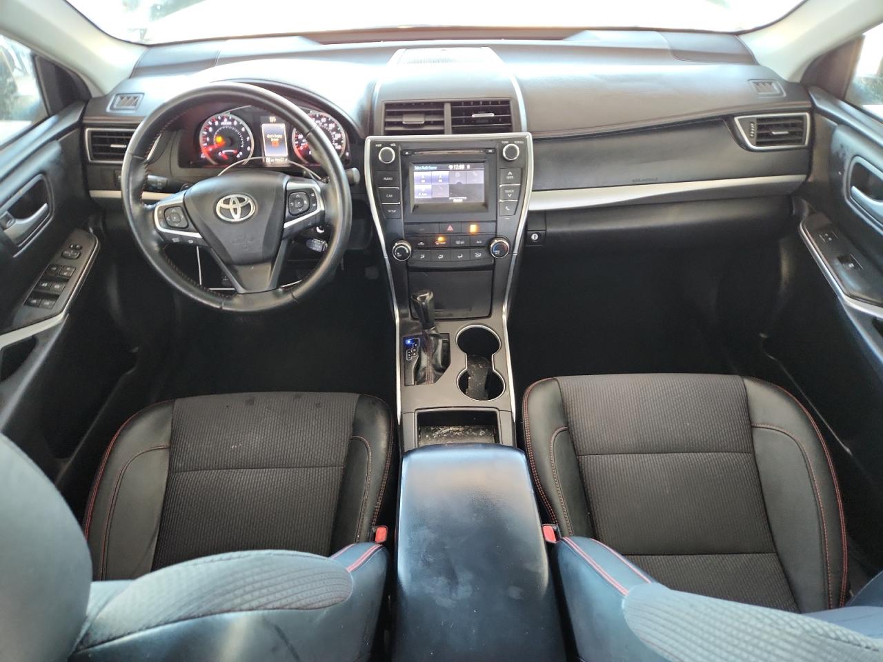 Toyota Camry Le Image 12