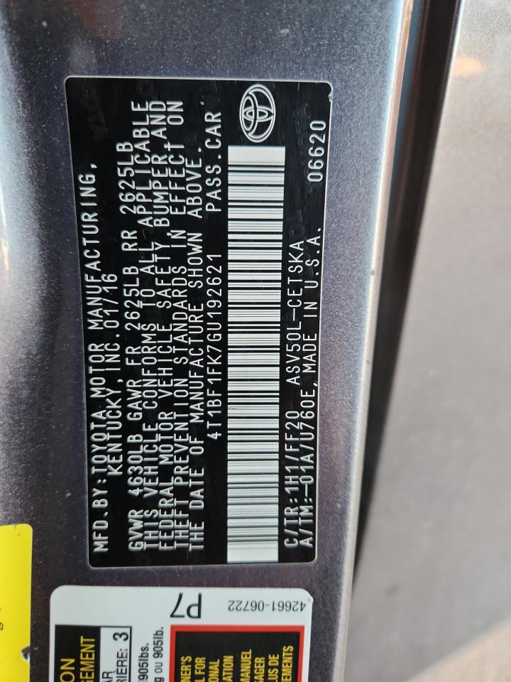 Toyota Camry Le Image 3