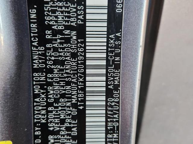 Toyota Camry Le Image 3