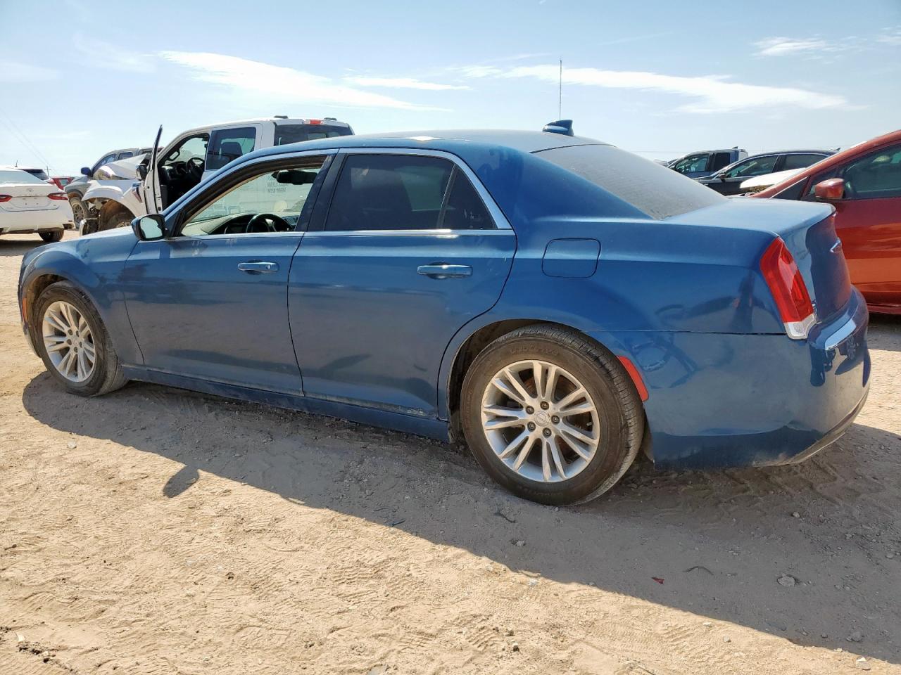 Chrysler 300 Touring Image 2