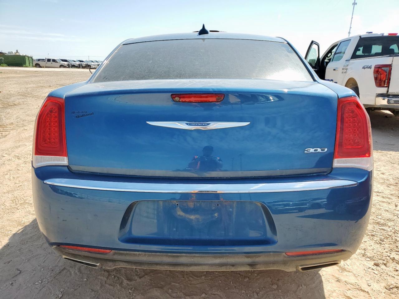 Chrysler 300 Touring Image 11