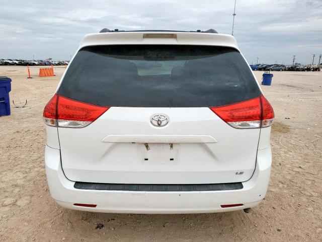 Toyota Sienna Le Image 7