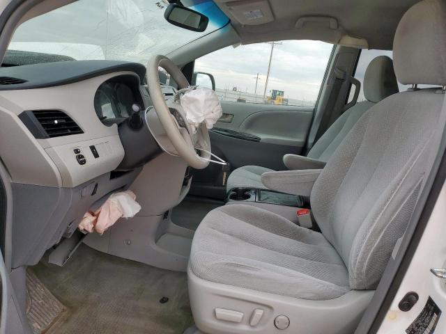Toyota Sienna Le Image 9