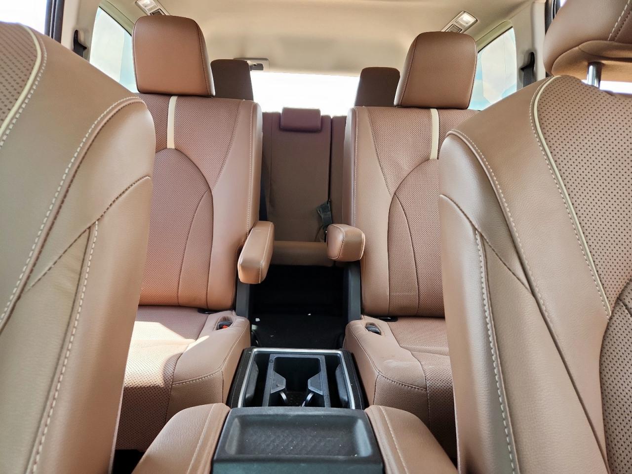 Toyota Grand High Xle Image 4