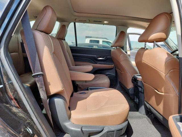 Toyota Grand High Xle Image 3