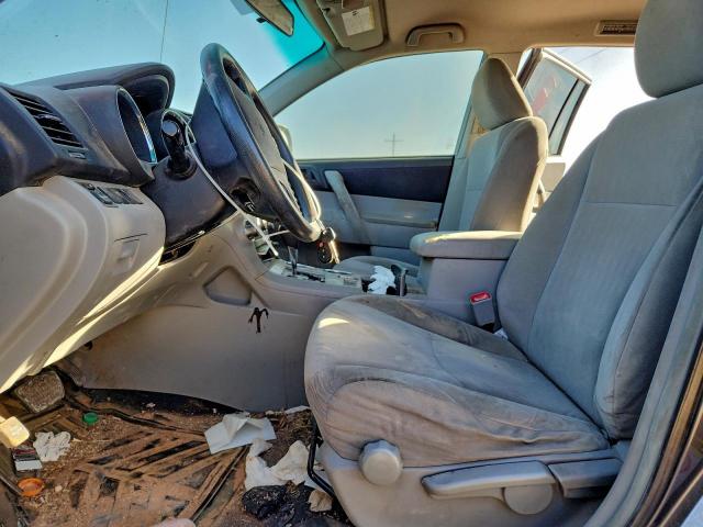 Toyota Highlander Base Image 6