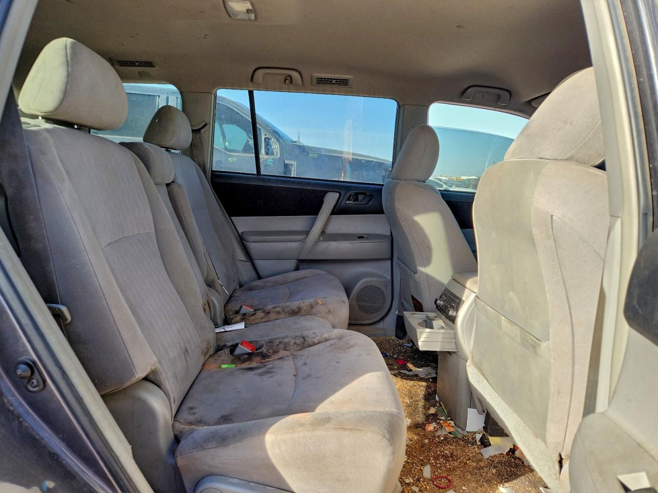 Toyota Highlander Base Image 7