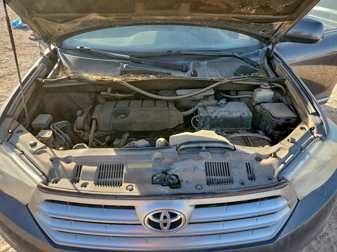 Toyota Highlander Base Image 9