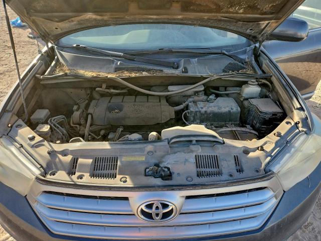 Toyota Highlander Base Image 9