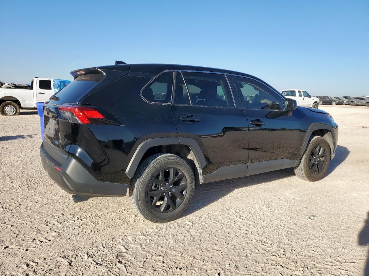 Toyota RAV4 Le Image 3