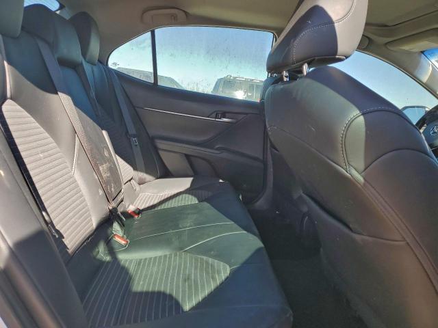 Toyota Camry Se Image 9