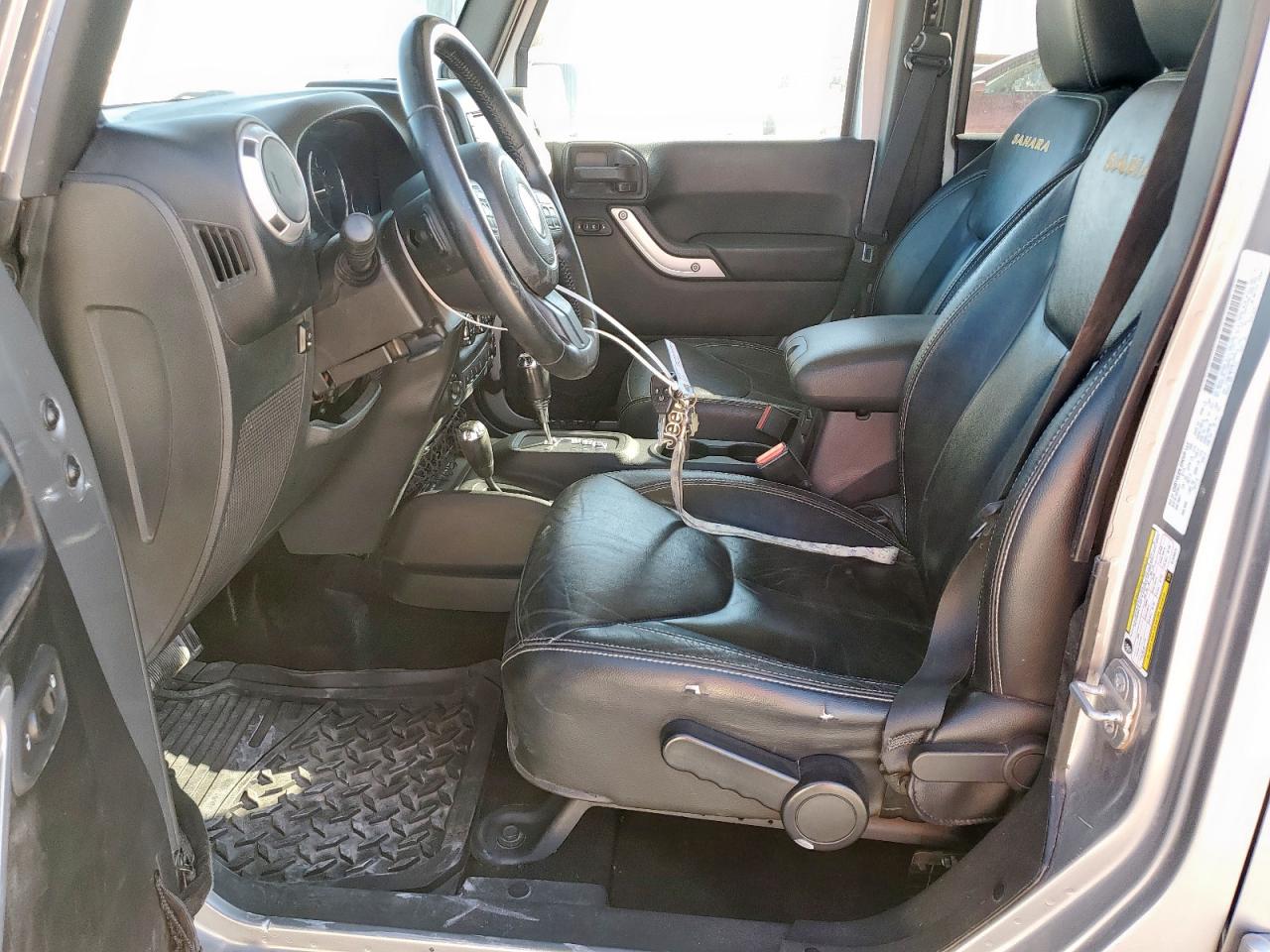 Jeep Wrangler Sahara Image 3