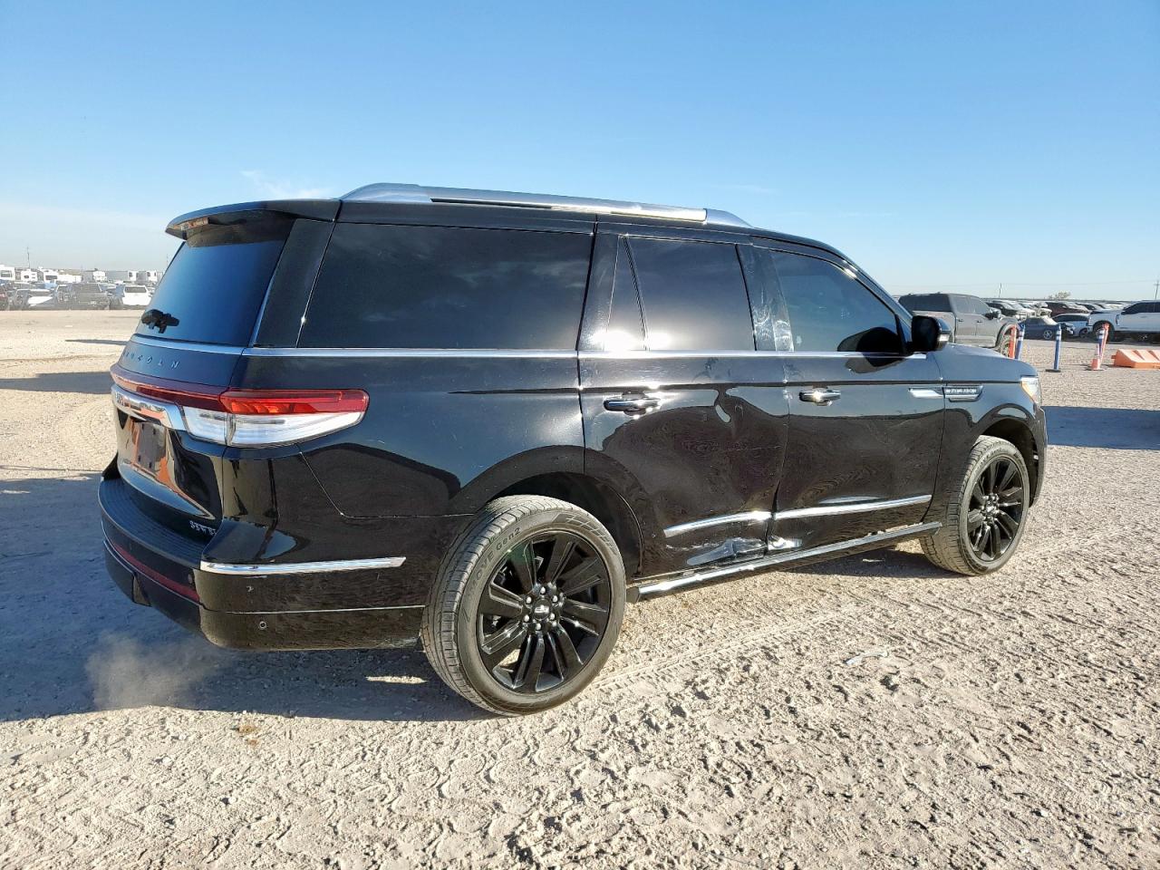 Lincoln Navigator Reserve Image 2