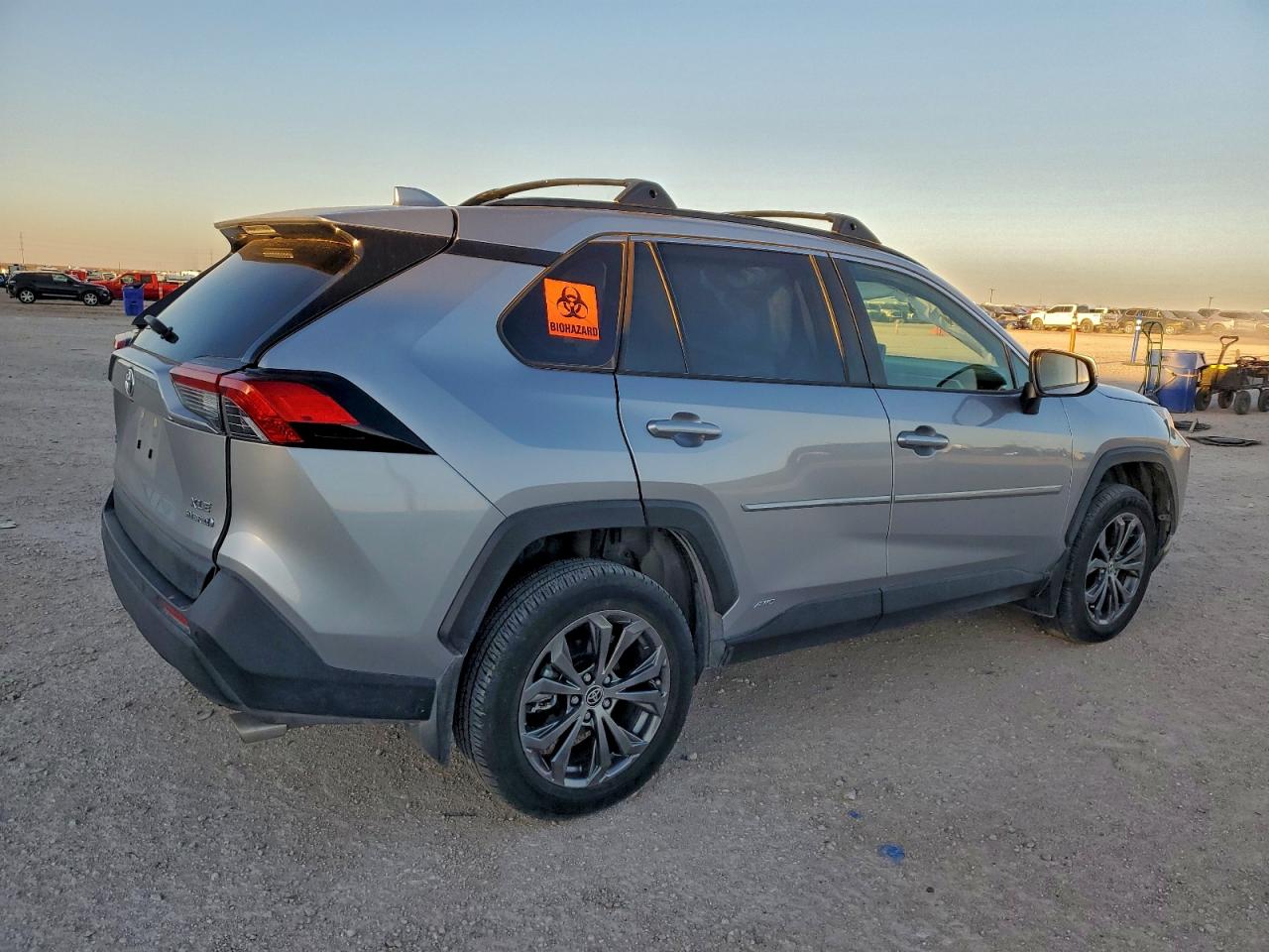 Toyota RAV4 Xle Premium Image 3