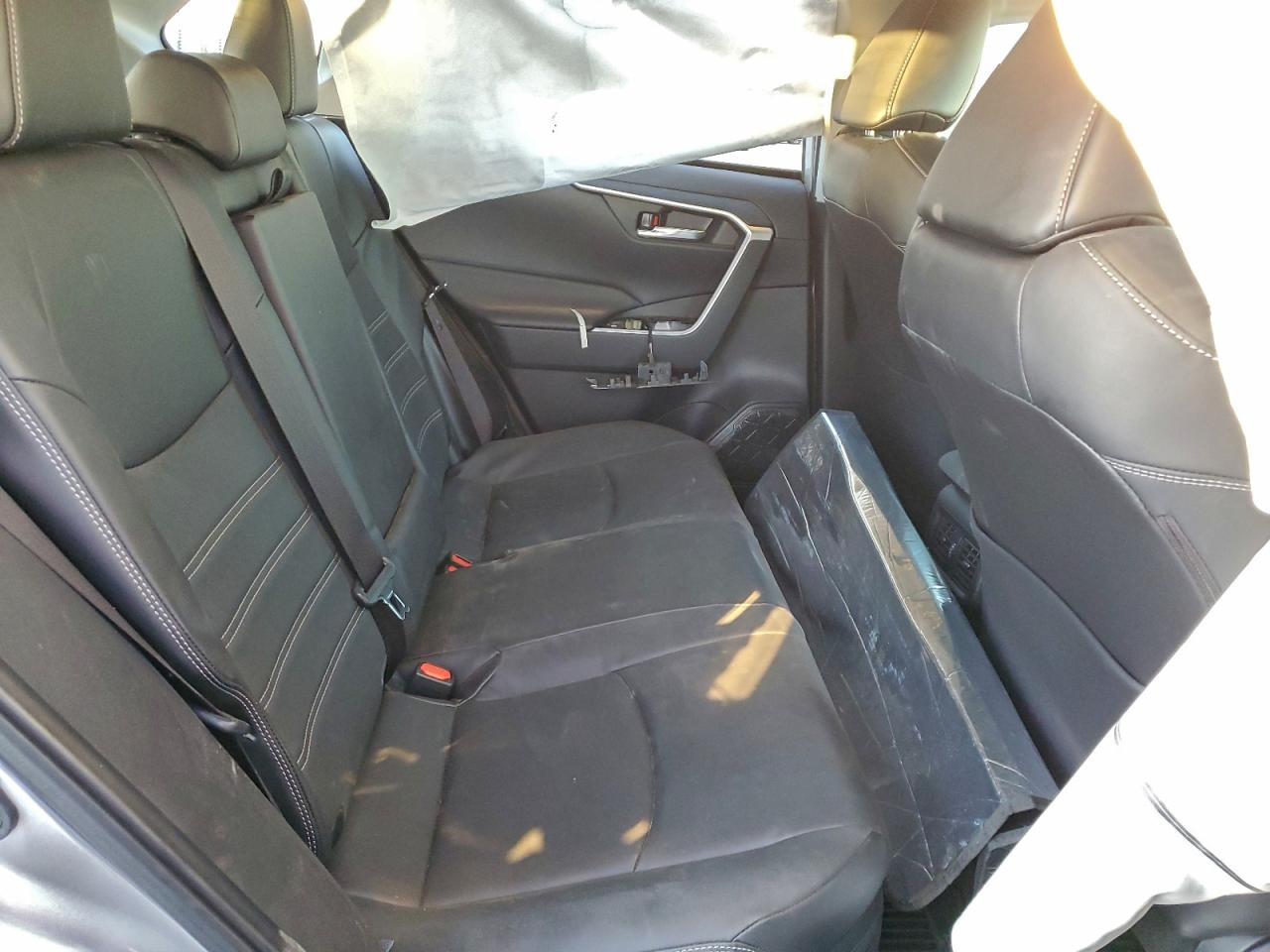 Toyota RAV4 Xle Premium Image 12