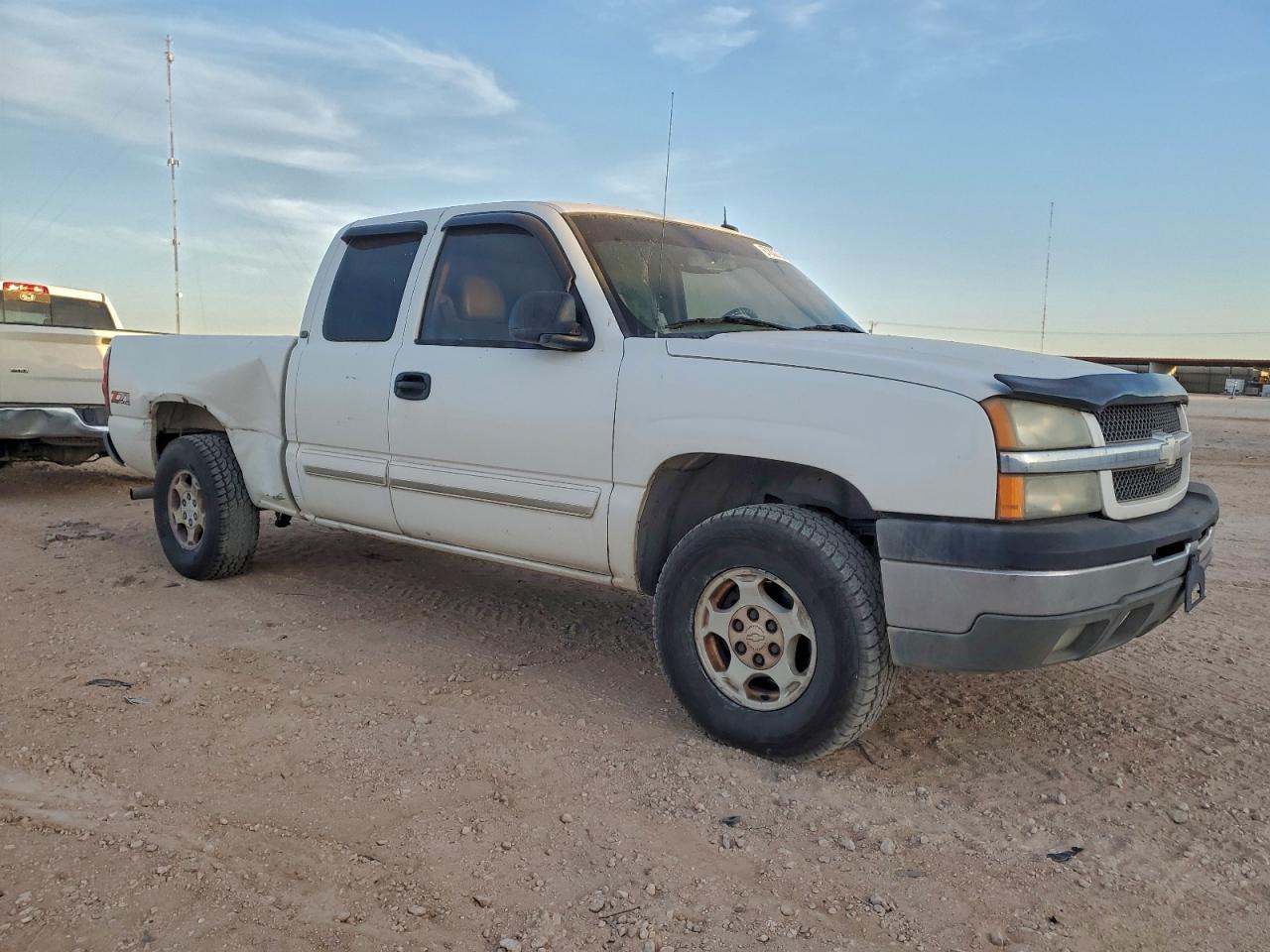 Chevrolet Silverado K1500 Image 3