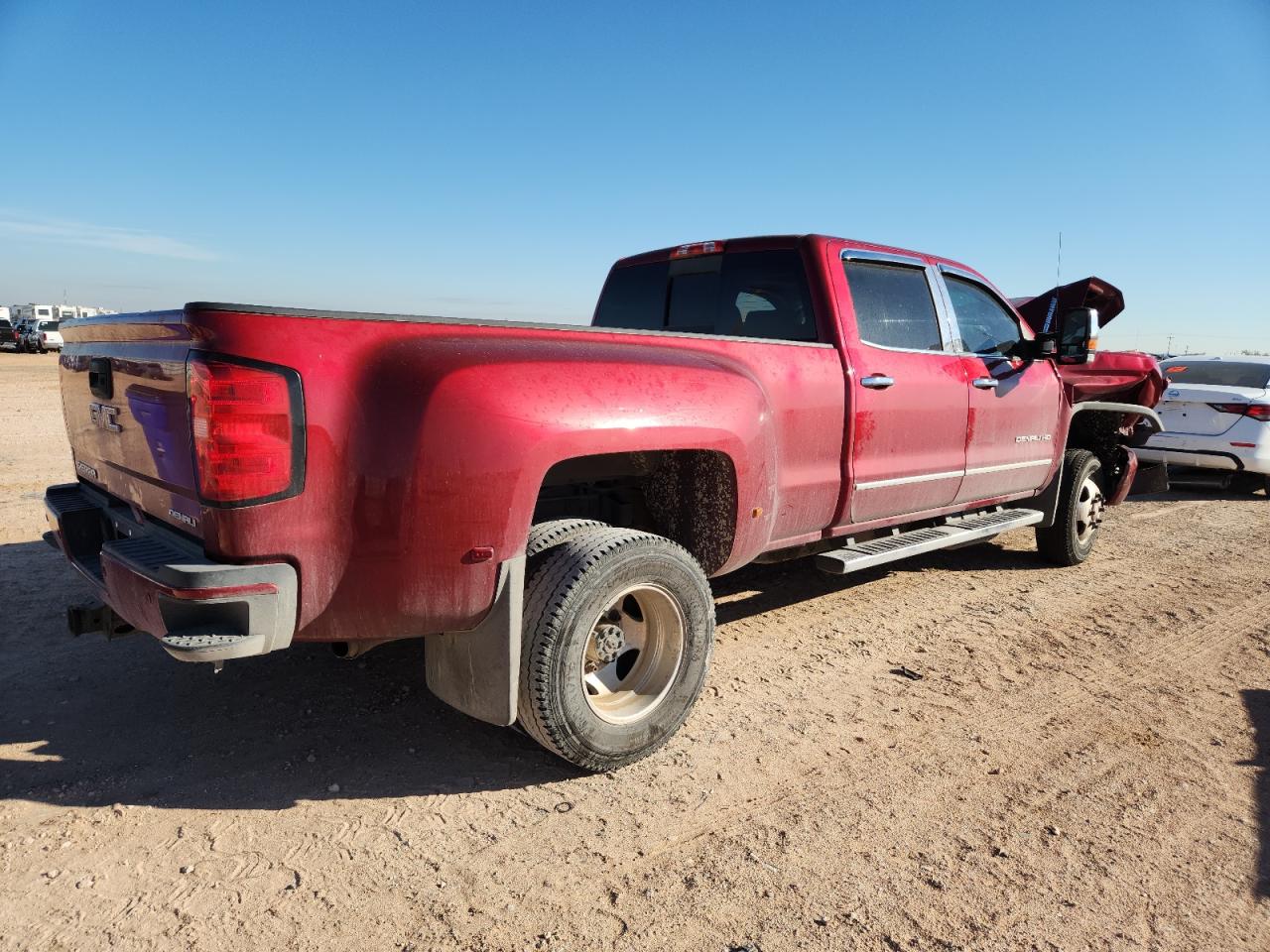 GMC Sierra K3500 Denali Image 11