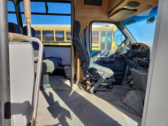 Ford Econoline E350 Cutaway Van Image 7