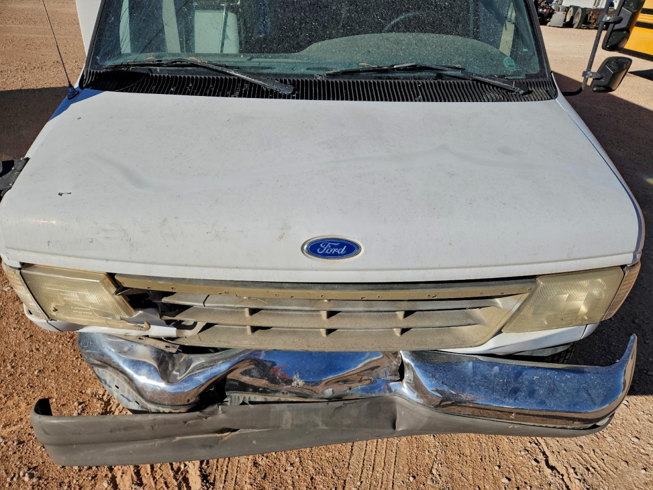 Ford Econoline E350 Cutaway Van Image 5