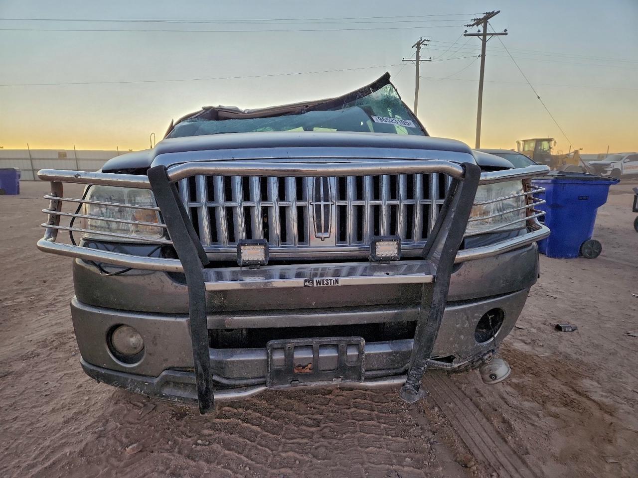 Lincoln Mark LT Image 2