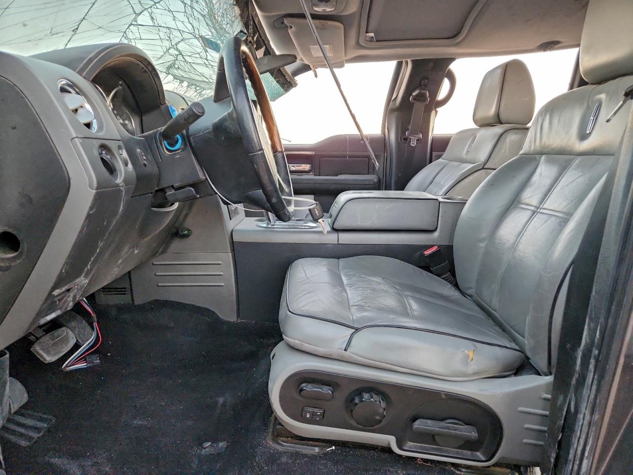 Lincoln Mark LT Image 12