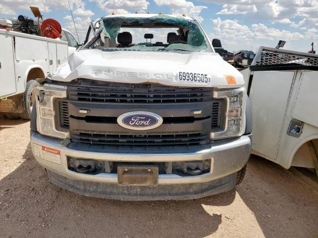 Ford F-550 Super Duty Image 8