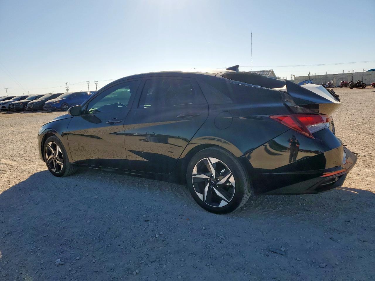 Hyundai ELANTRA Sel Image 2